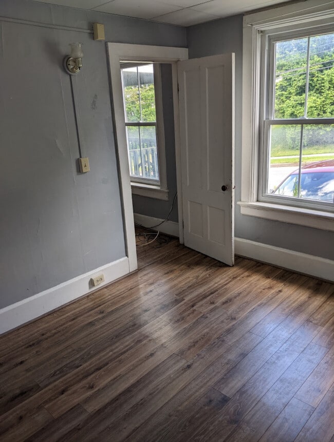 Building Photo - 454 Colchester Ave Unit 2