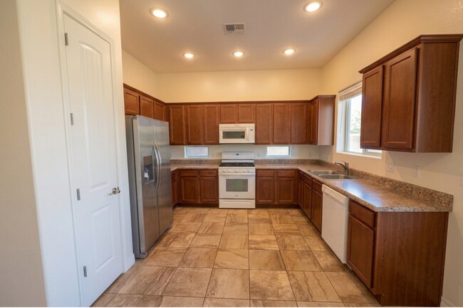 Photo - Stunning 3 bedrooms 2 bathrooms House in a premiun area of Prescott Valley!