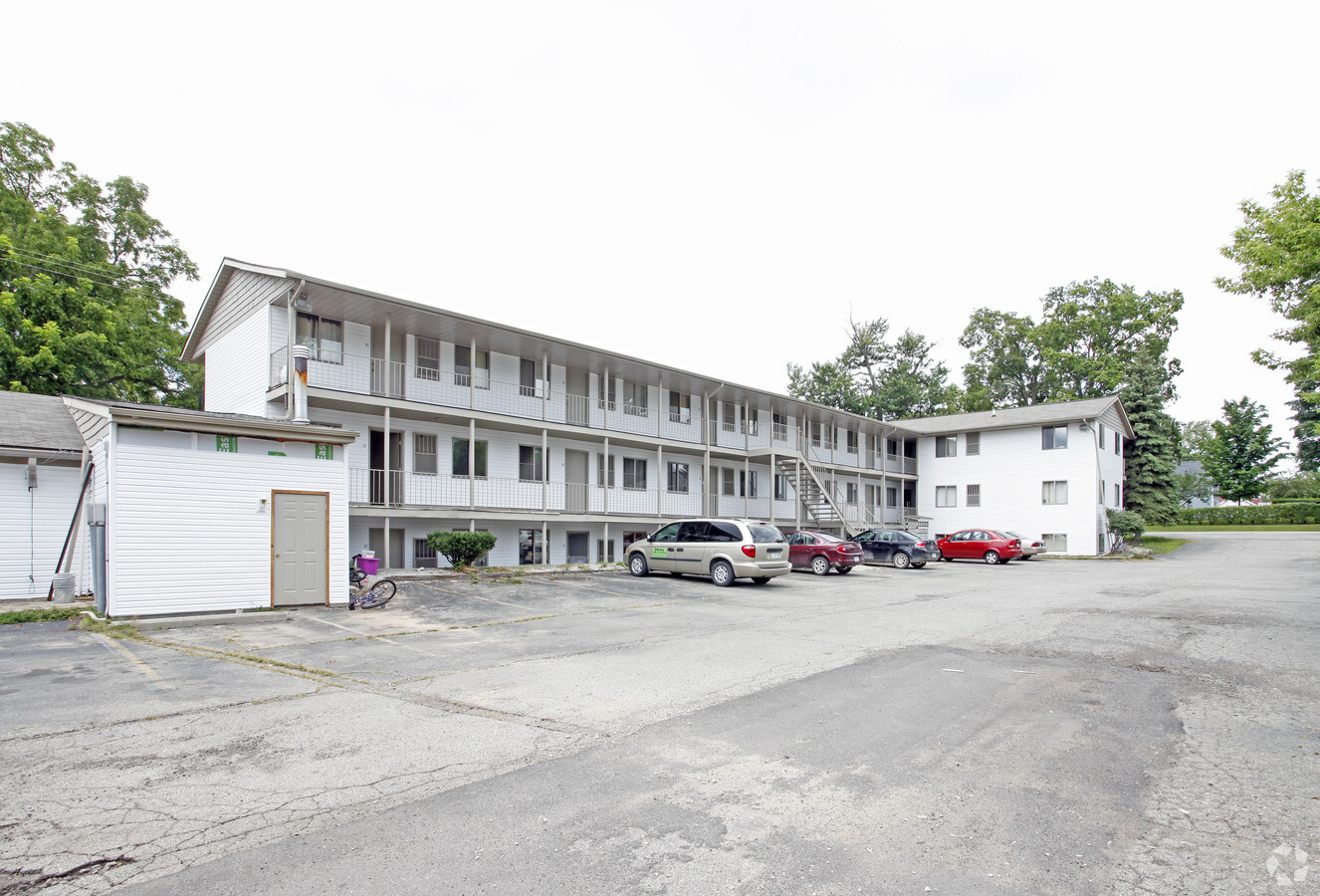 Lakeside Apartments - Lakeside Apartments
