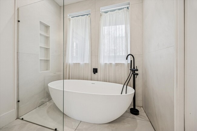 Building Photo - 1624 Branard St