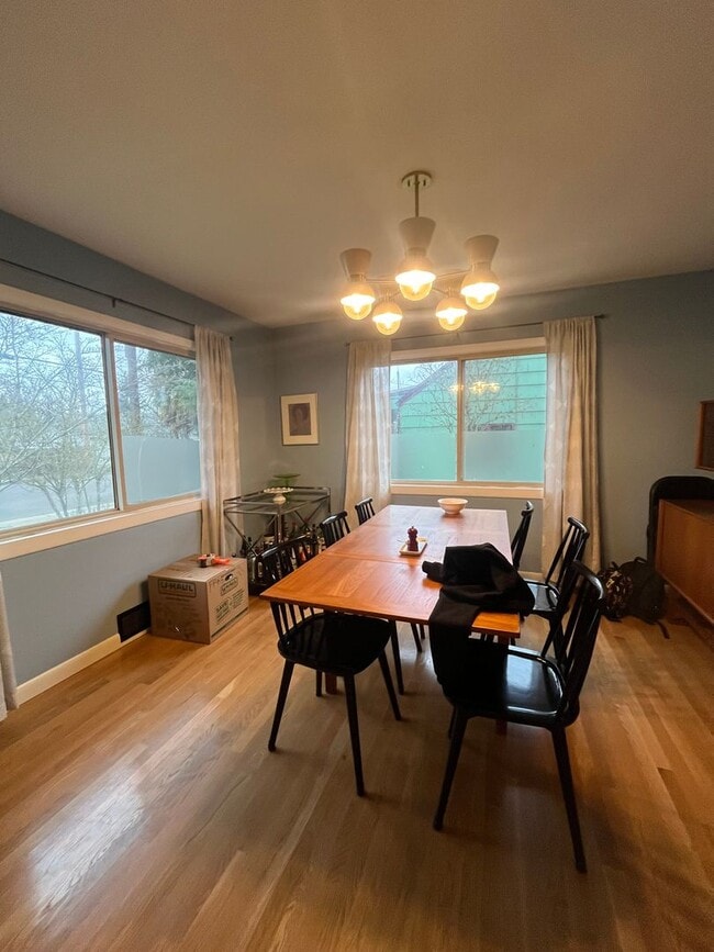 Photo - 4-Bedroom 3-Bathroom Home in Springfield