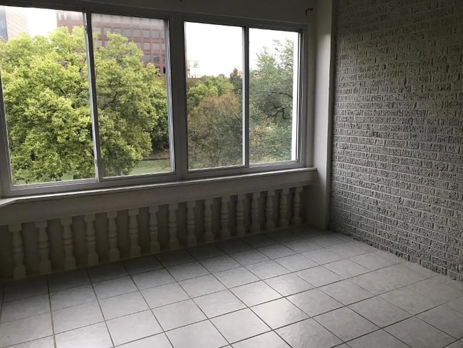 Photo - 4508 J C Nichols Pkwy Unidad 3S