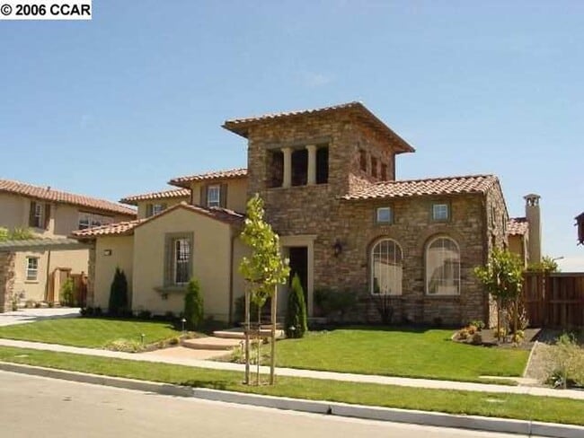 Building Photo - The gorgeous property in the Bridges commu... Rental
