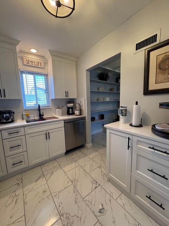 Photo - 2534 Boundbrook Dr S