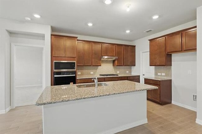 Building Photo - Room in House on Caulfield Pl