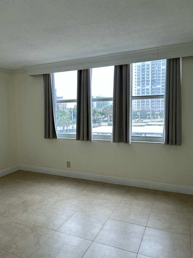 Photo - 305 N Pompano Beach Blvd Unidad 205