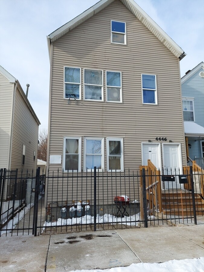 Photo - 4446 S Hermitage Ave Unit 2R