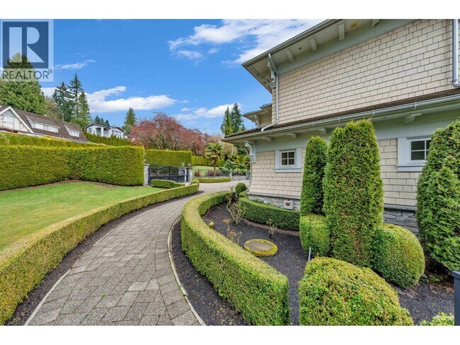 Photo - 2913 Altamont Crescent