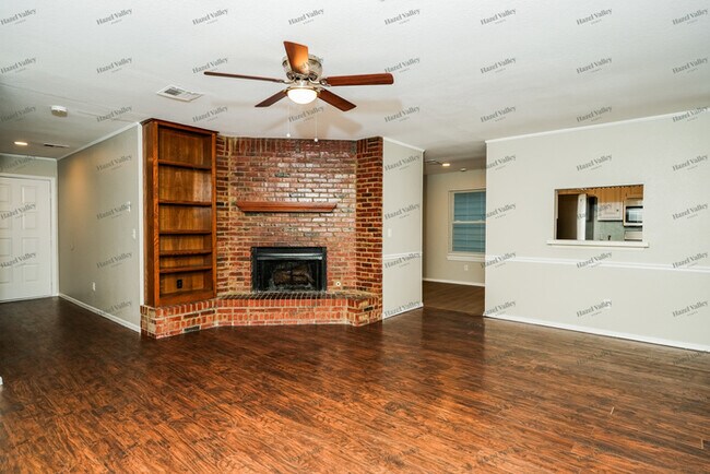 Photo - 1932 W 61st Pl S