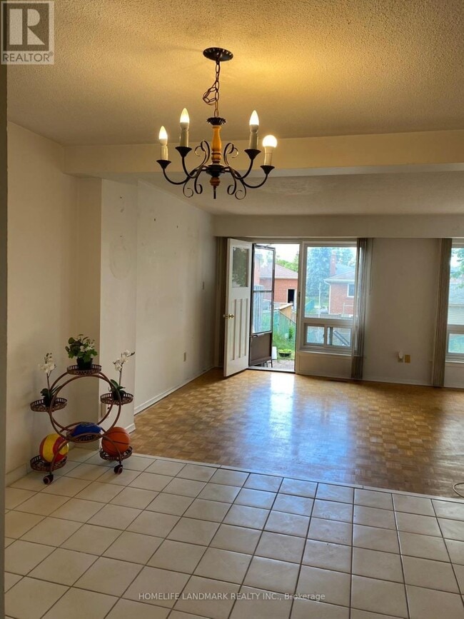 Photo - 155 Corinthian Blvd
