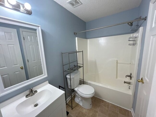 Photo - 112 Winterberry Ln