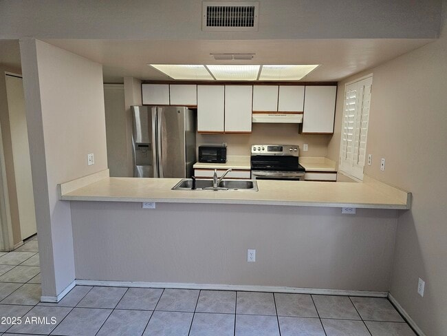 Photo - 2571 W Marconi Ave