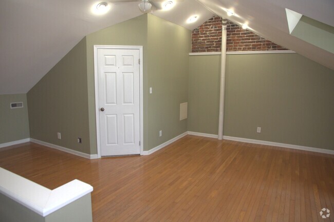 APARTMENT 3 F - 524-525 S Front St Rental