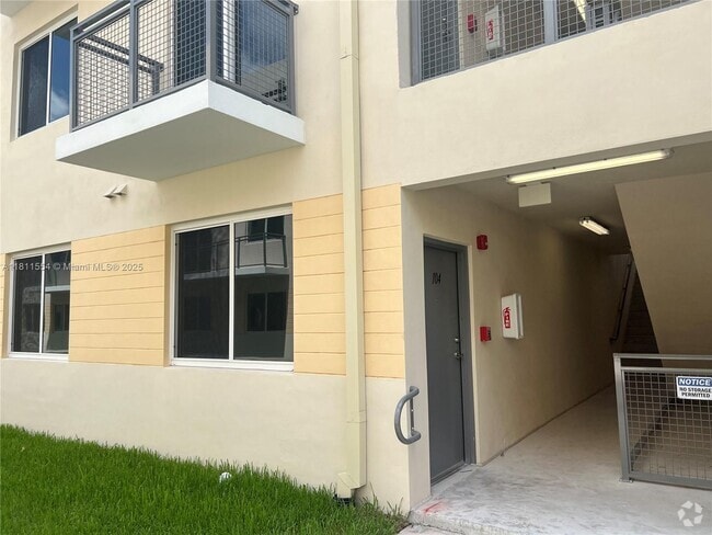 Building Photo - 1010 SW 69th Ave Unit 212 Rental