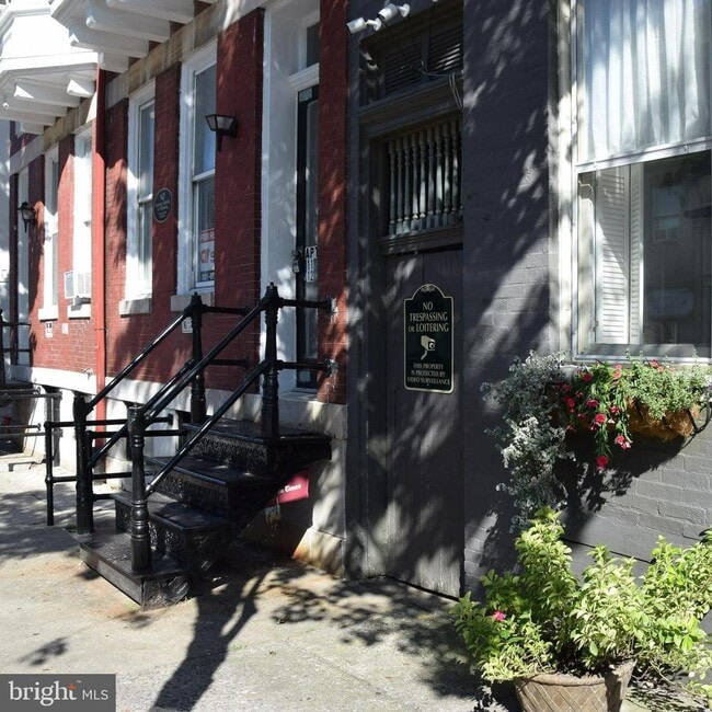Building Photo - 106 N Market St Rental