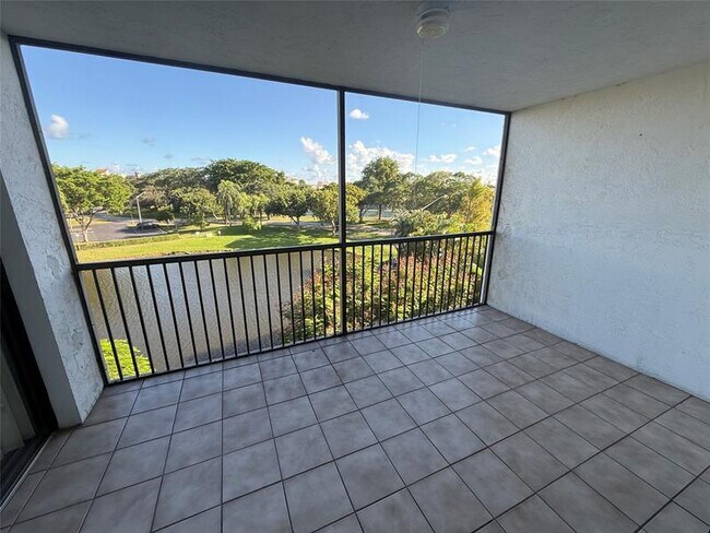 Photo - 2334 S Cypress Bend Dr Unidad 411