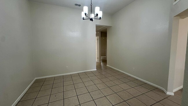 Photo - 156 Lynn Loop