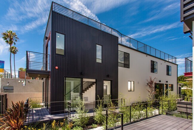 Photo - 489 Washington Blvd Unidad 2