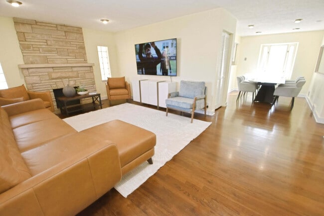 Photo - 426 E Pokagon St Unidad ID1340980P