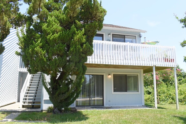Building Photo - 39 Roberts Rd Unit 6 Rental