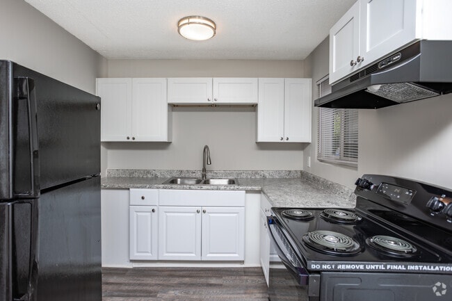 2BR, 1BA - 950SF - Kitchen