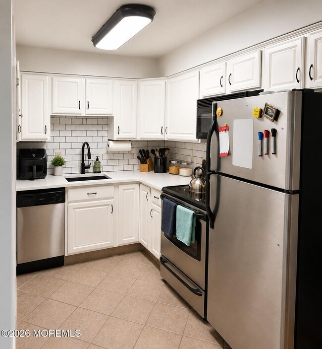 Photo - 735 Greens Ave Unit 4B