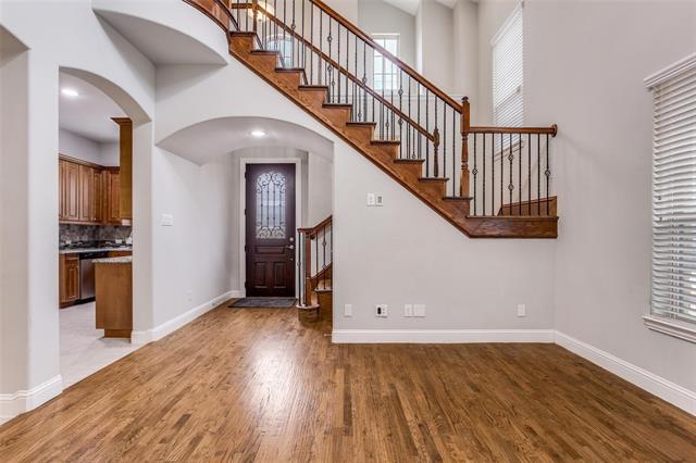 Photo - 869 Rohan Dr