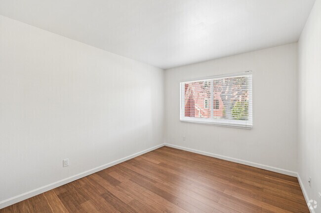 2BR, 1BA - 1,000SF - Bedroom