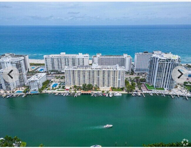 Building Photo - 5600 Collins Ave Unit 14K Rental
