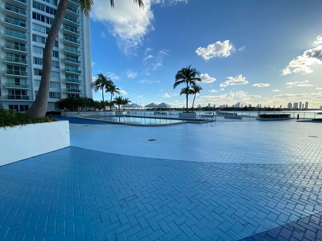 Breathtaking Views - 1000 West Ave Unit 801