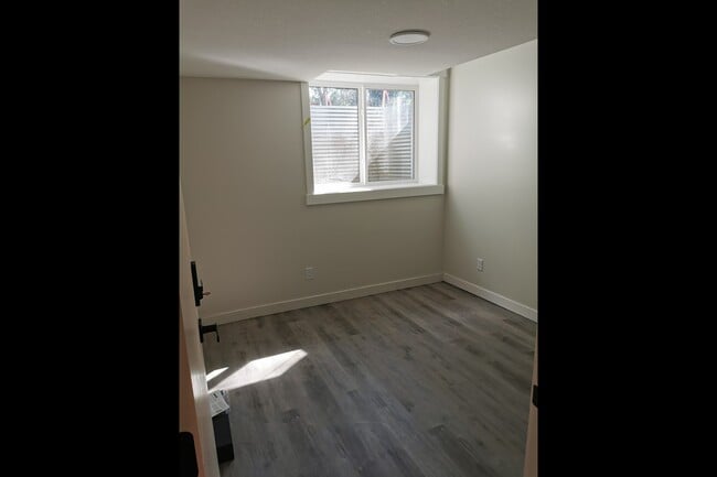 Building Photo - 8409-8108 108 St NW Unit BSM-C2