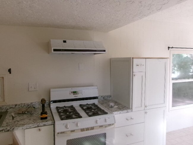 Photo - 1321-1323 Five Mile Unidad 1321 N Five Mile