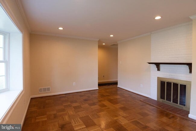 Building Photo - 6400 Japonica St