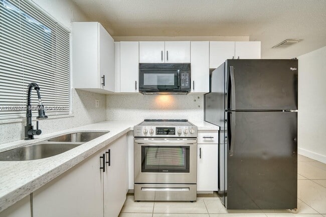 Photo - 1200 NW 102nd St Unidad 1202