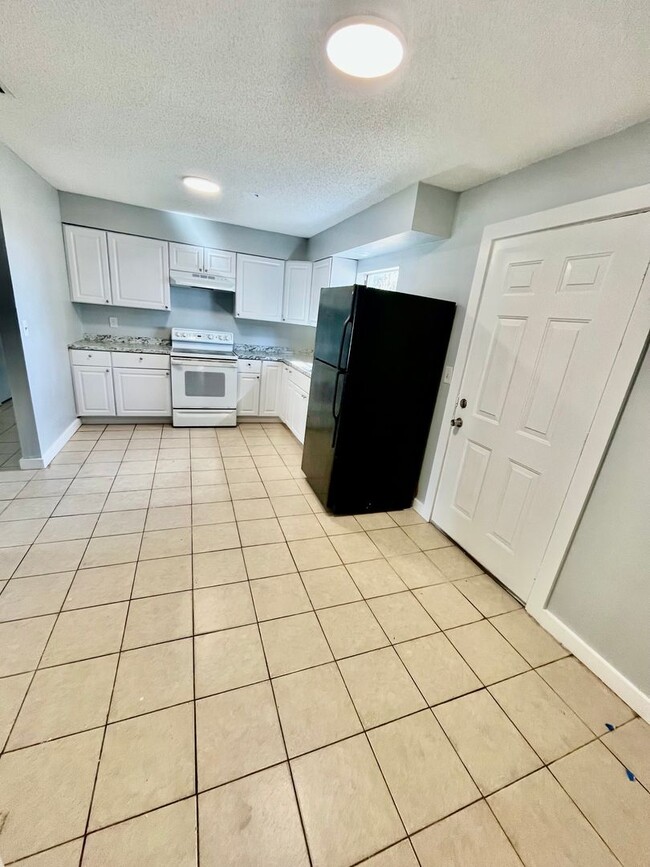 Photo - 39500 Lincoln Ave Unidad 39500 Lincoln Ave