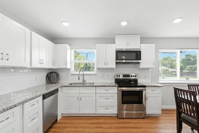 Building Photo - 4112 Majestic St Rental