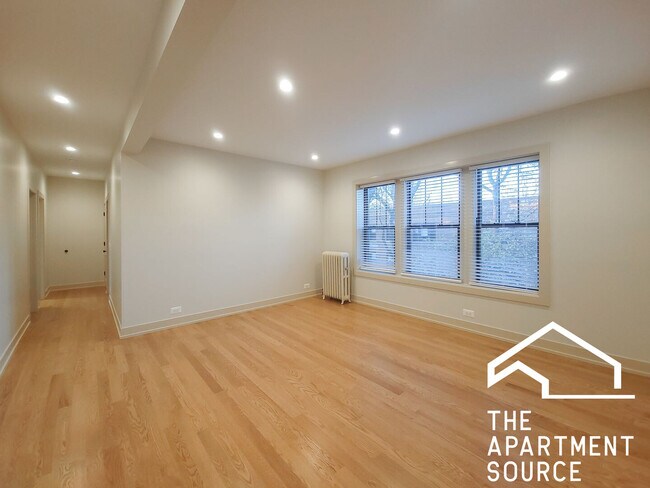 Photo - 4949 N Oakley Ave Unit 3