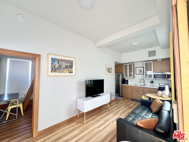 Photo - 507 N San Vicente Blvd