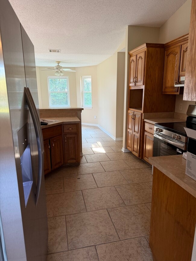 Kitchen with breakfast bar and open sighline to living area - 6281 Hunters Ridge Dr