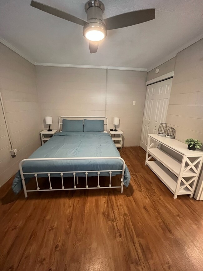 Photo - 402 S Holly St