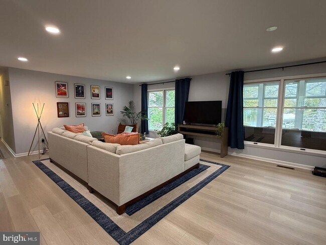 Photo - 258 Riverside Rd