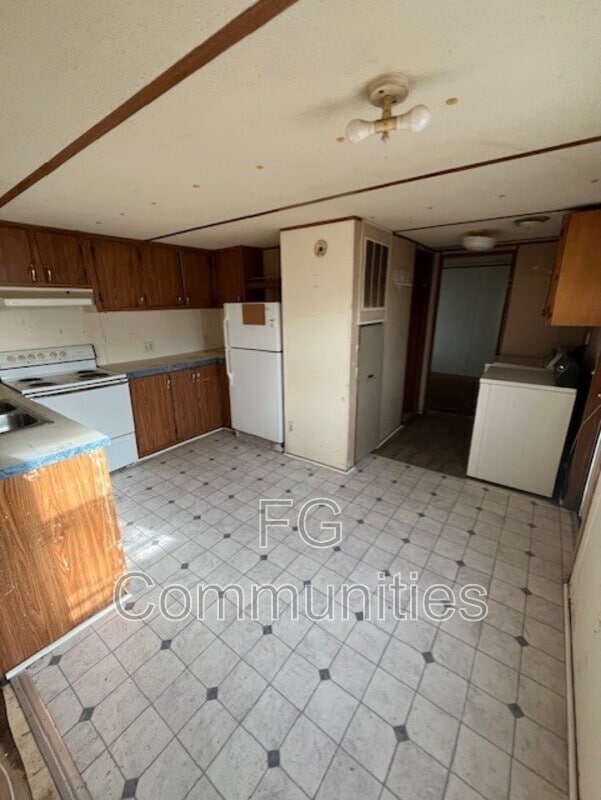 Photo - 100 2nd Ave SE