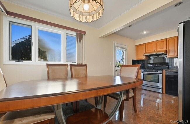 Photo - 162 Crown Ave