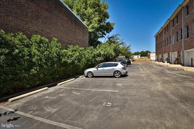 Photo - 406 Leverington Ave
