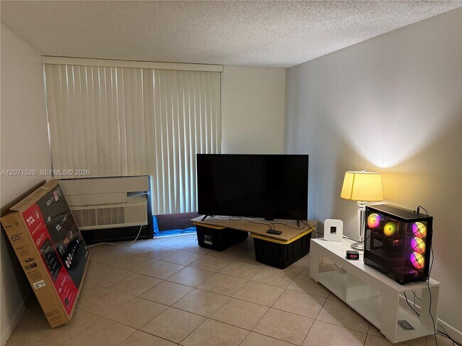Photo - 2771 Riverside Dr Unidad 517-A