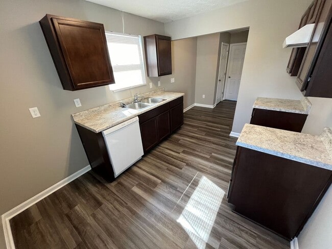 Photo - 468 W Kemper Rd