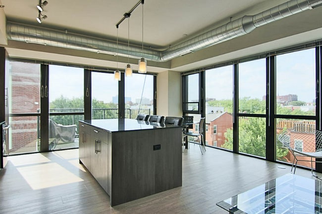 Photo - 221 W Scott St