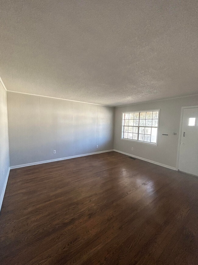 Photo - 501 Jerry Coleman St