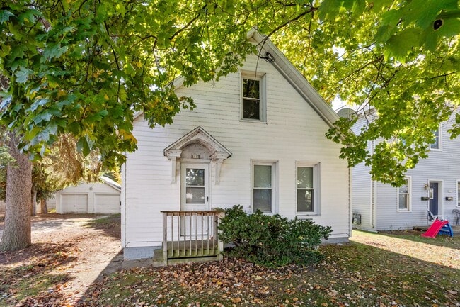 Building Photo - 2111 Madison St Unit Lower