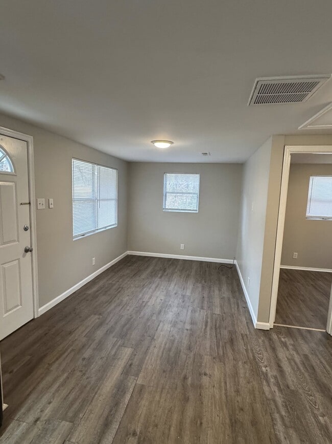 Photo - 129 Hamilton Ct